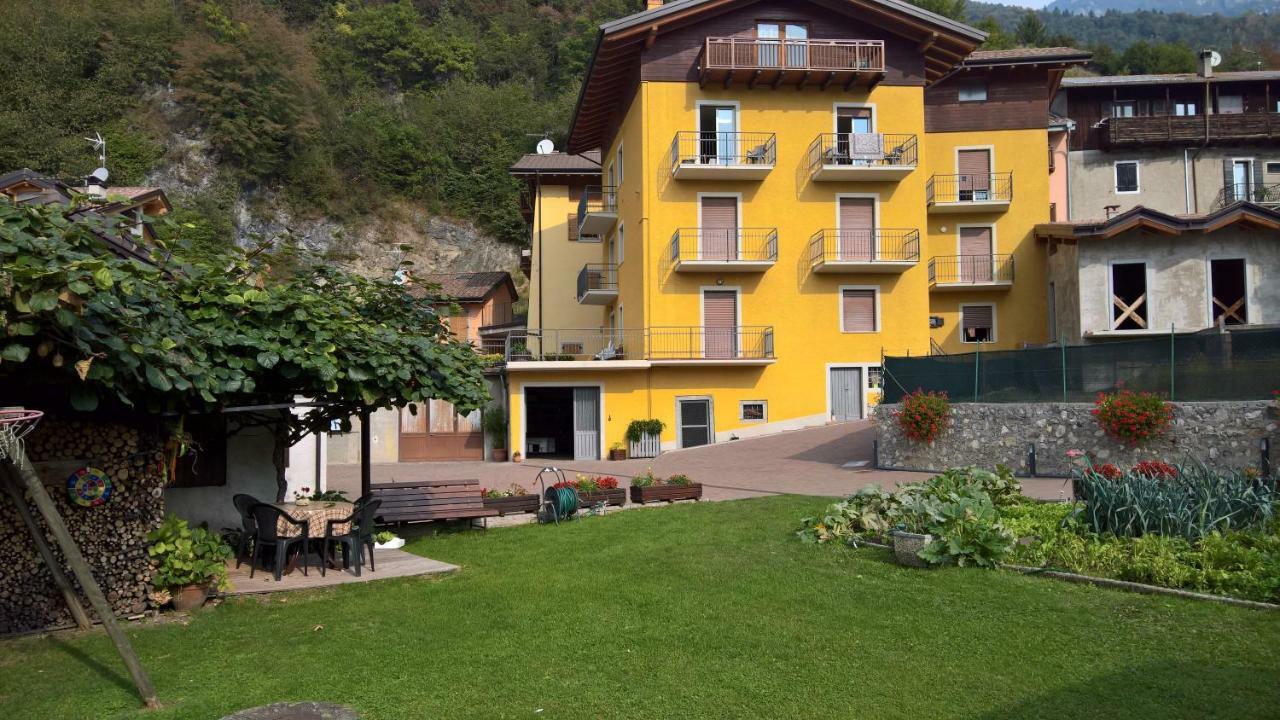 Casa Luca E Cristina Villa Mezzolago Buitenkant foto